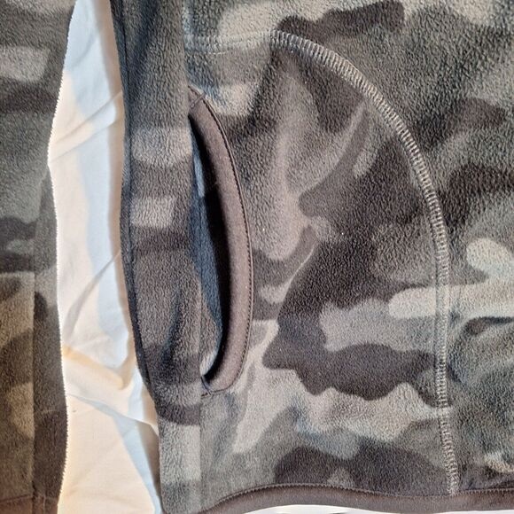 Uniqlo Youth 6 Fleece Camo Full Zip Jacket - Picture 2 of 12
